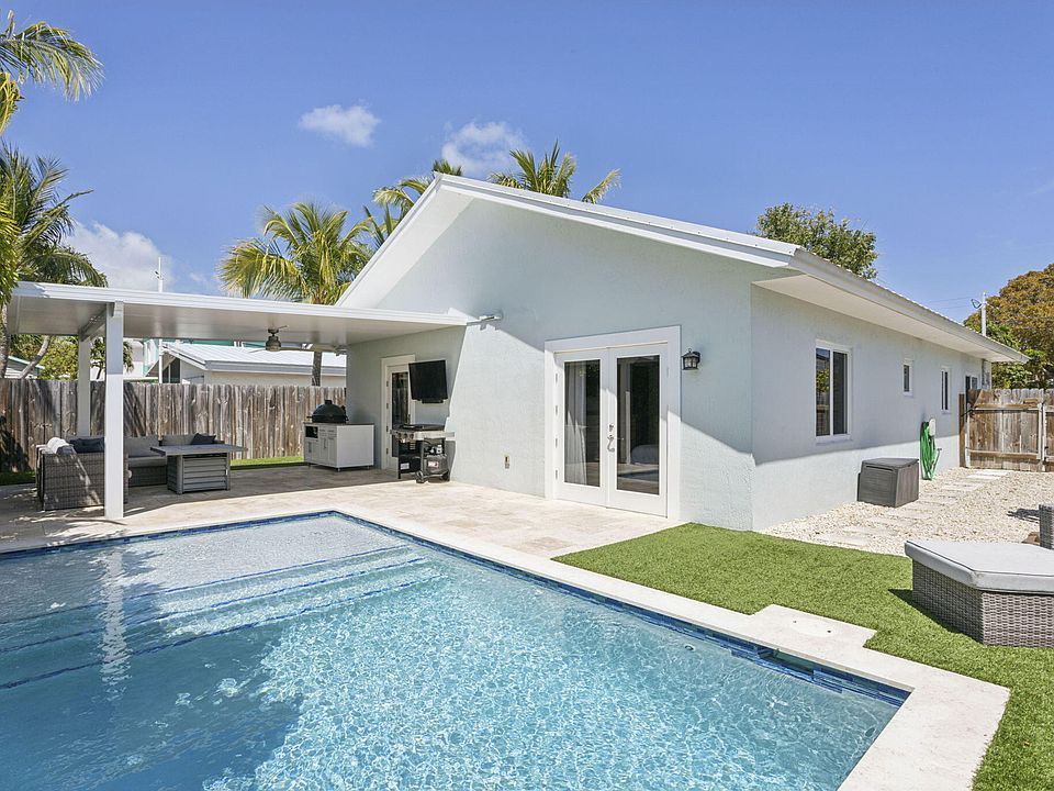 1st image of 215 S Coconut Palm Blvd