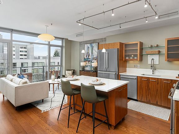 5th image of 1221 SW 10th Ave Unit 612
