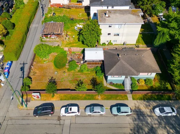 106 Templeton Dr N, Vancouver, BC V5L 3E2
