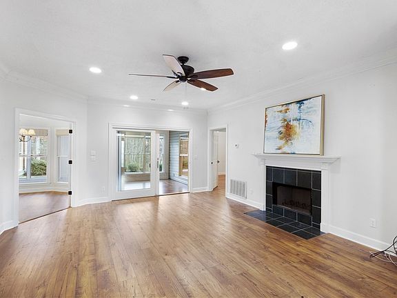 3rd image of 561 Lakeview Rdg