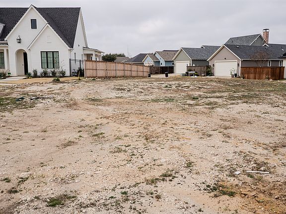 3rd image of 405 Garrett Way