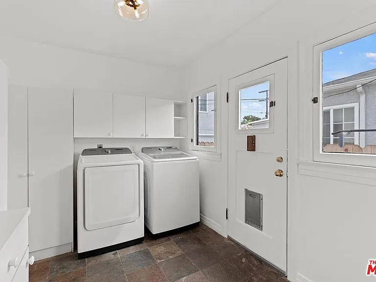 228 Rennie Ave — Photo 17