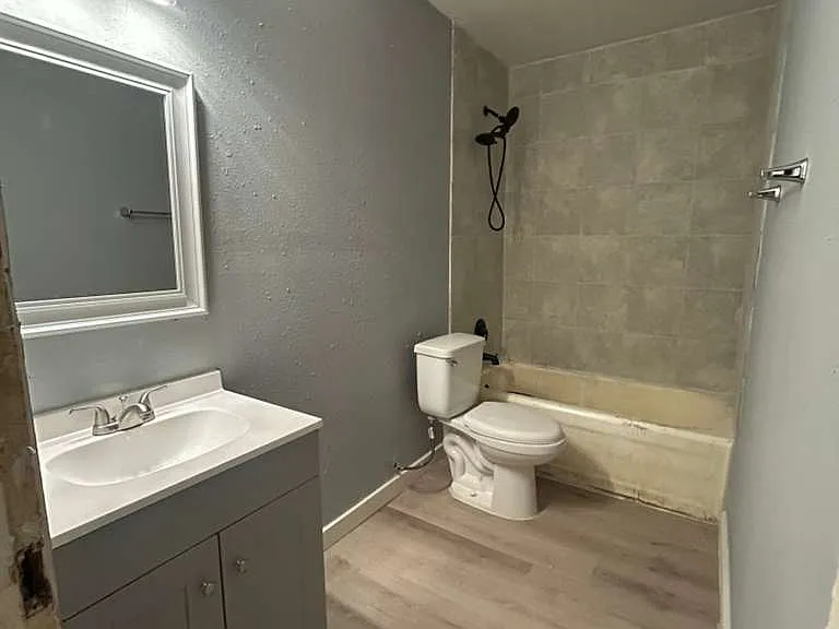 314 W Clarendon Dr — Photo 2