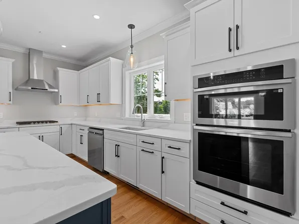 22 Pleasant St #E, Mansfield, MA 02048