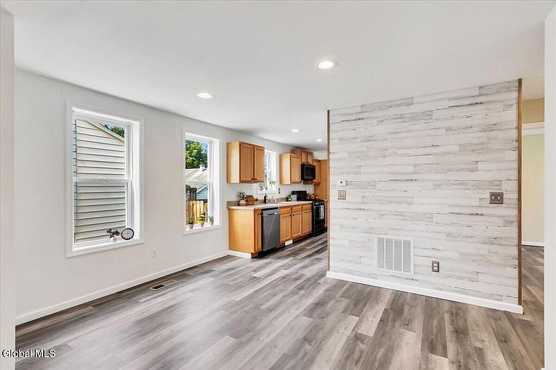 5th image of 56 Cohoes Road