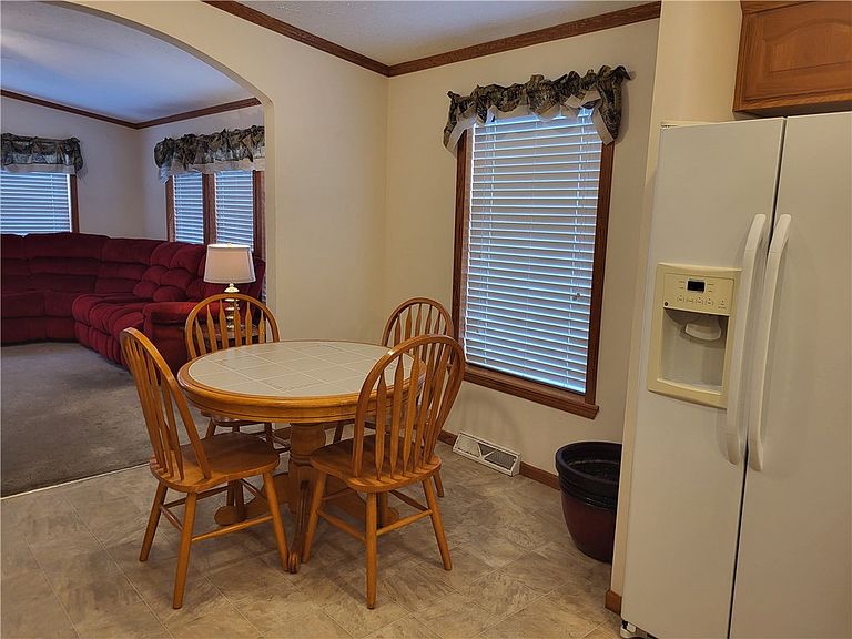 Listing photo 5