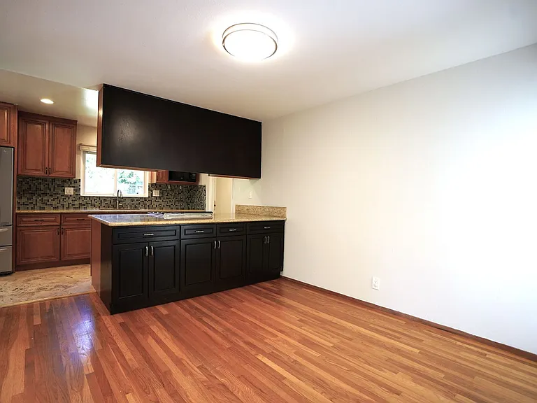 1185 Countess Ct — Photo 9