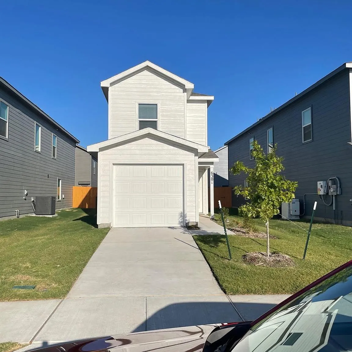 3 bed, 2.5 bath, 1360 sqft, $1,999 — Photo 1
