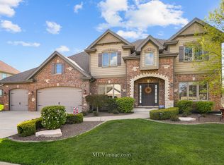 13042 Waterford Dr, Lemont, IL 60439