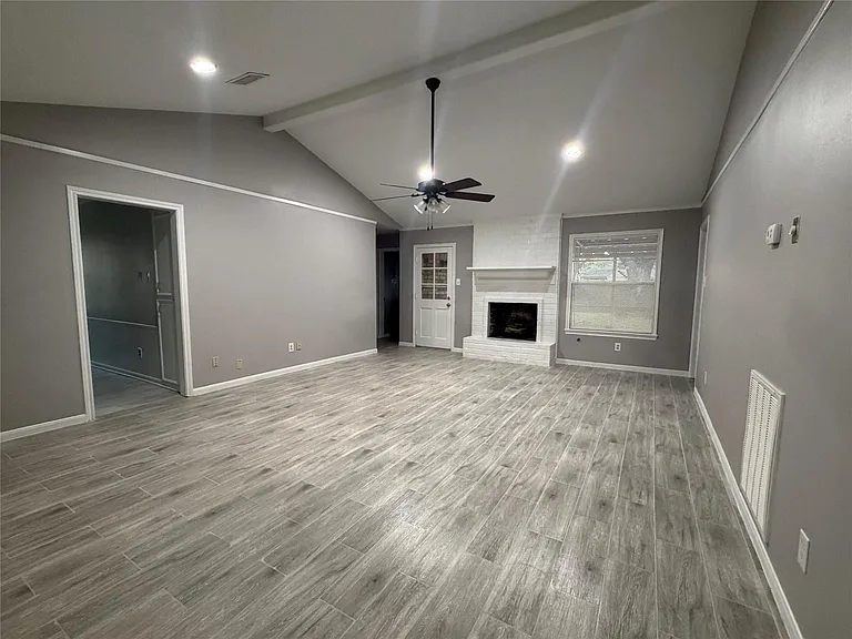 3815 Avenue R — Photo 10