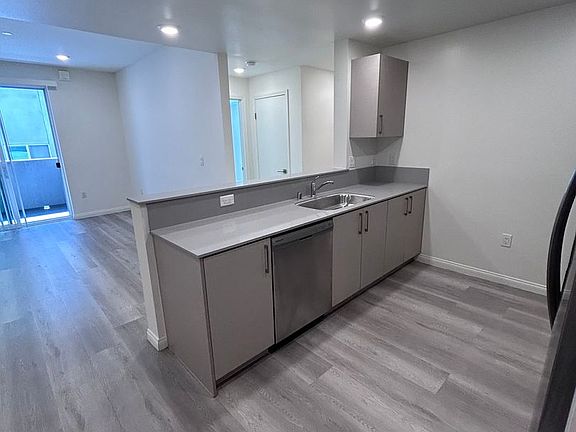 3rd image of 13724 Victory Blvd #310