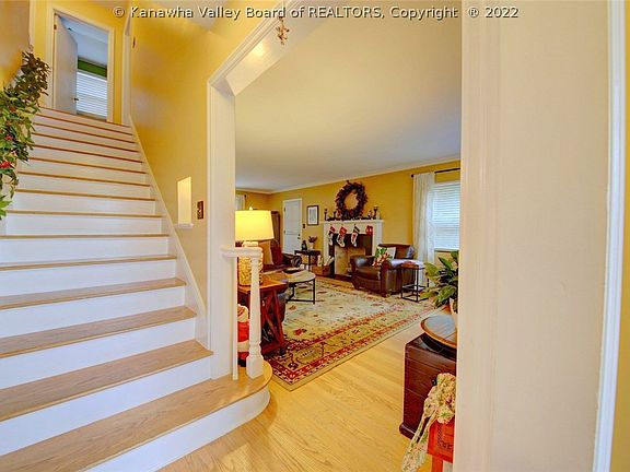 2nd image of 802 Edgewood Dr