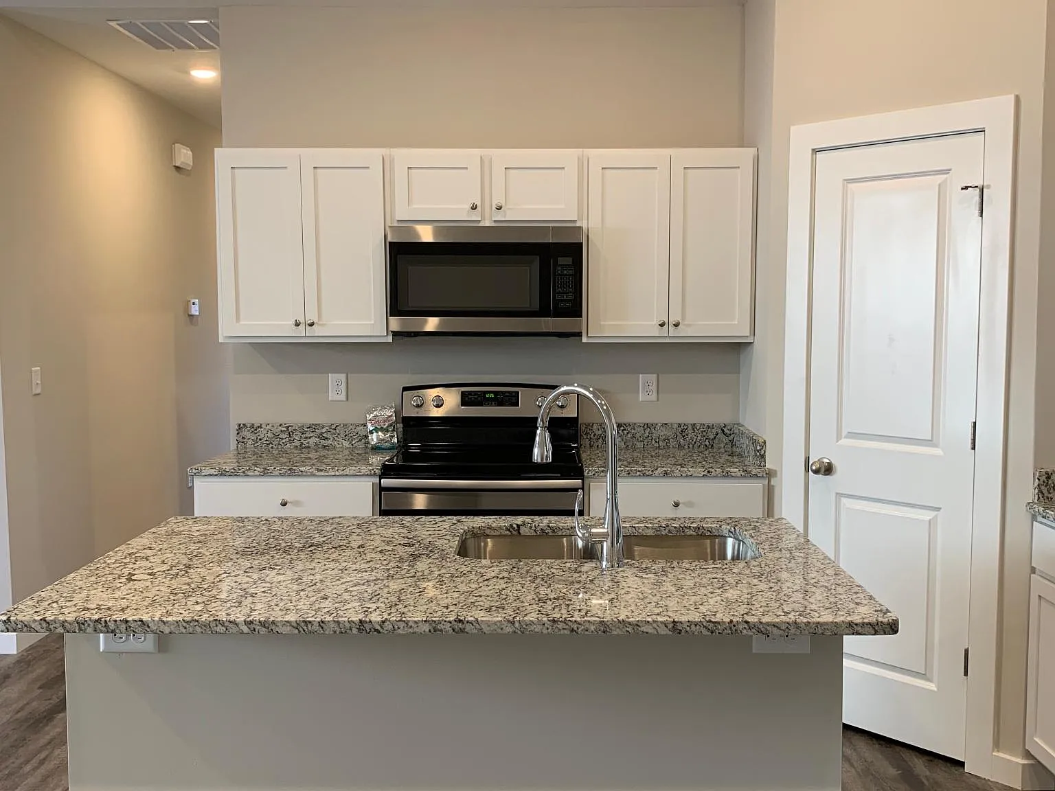 3 bed, 1225 sqft, $1,475 — Photo 3