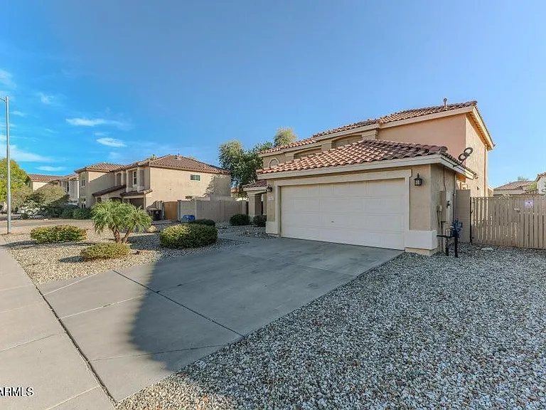 10617 W Daley Ln — Photo 2