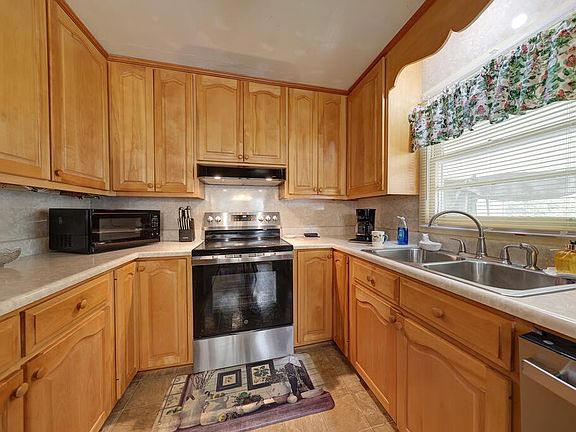 5th image of 1210 Swan St