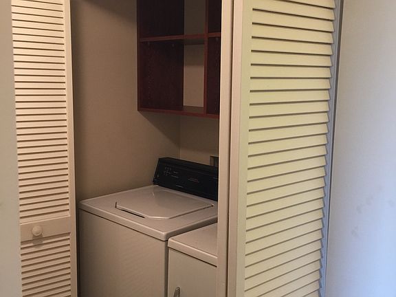 Fullsize washer/dryer/storge