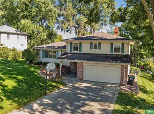 827 S 121st St, Omaha, NE 68154