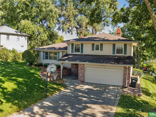 827 S 121st St, Omaha, NE 68154