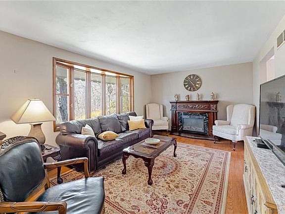 3rd image of 3255 Woodbrook Dr