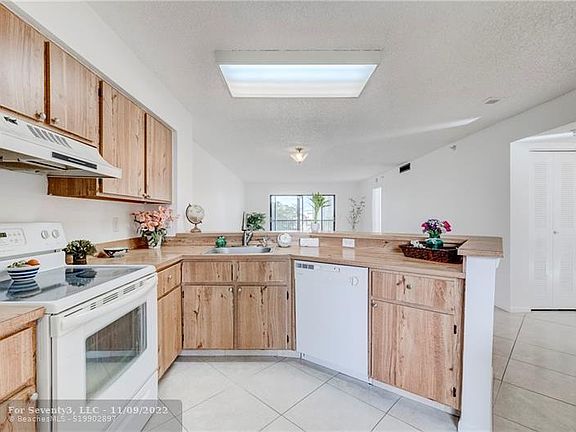 4th image of 2205 S Cypress Bend Dr APT 508