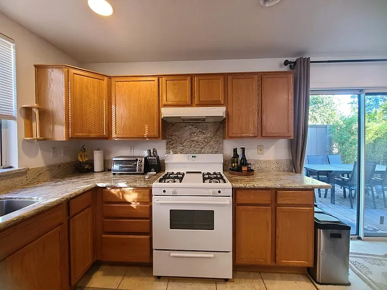 5 Holtz Ct — Photo 6