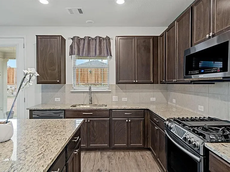 2632 Wesley Ave — Photo 5