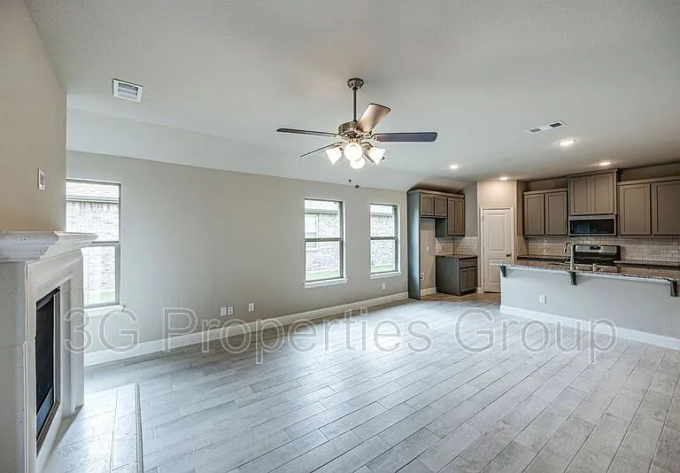 1513 Elizabeth St — Photo 33
