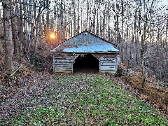 4th image of 153 Lovell Ln