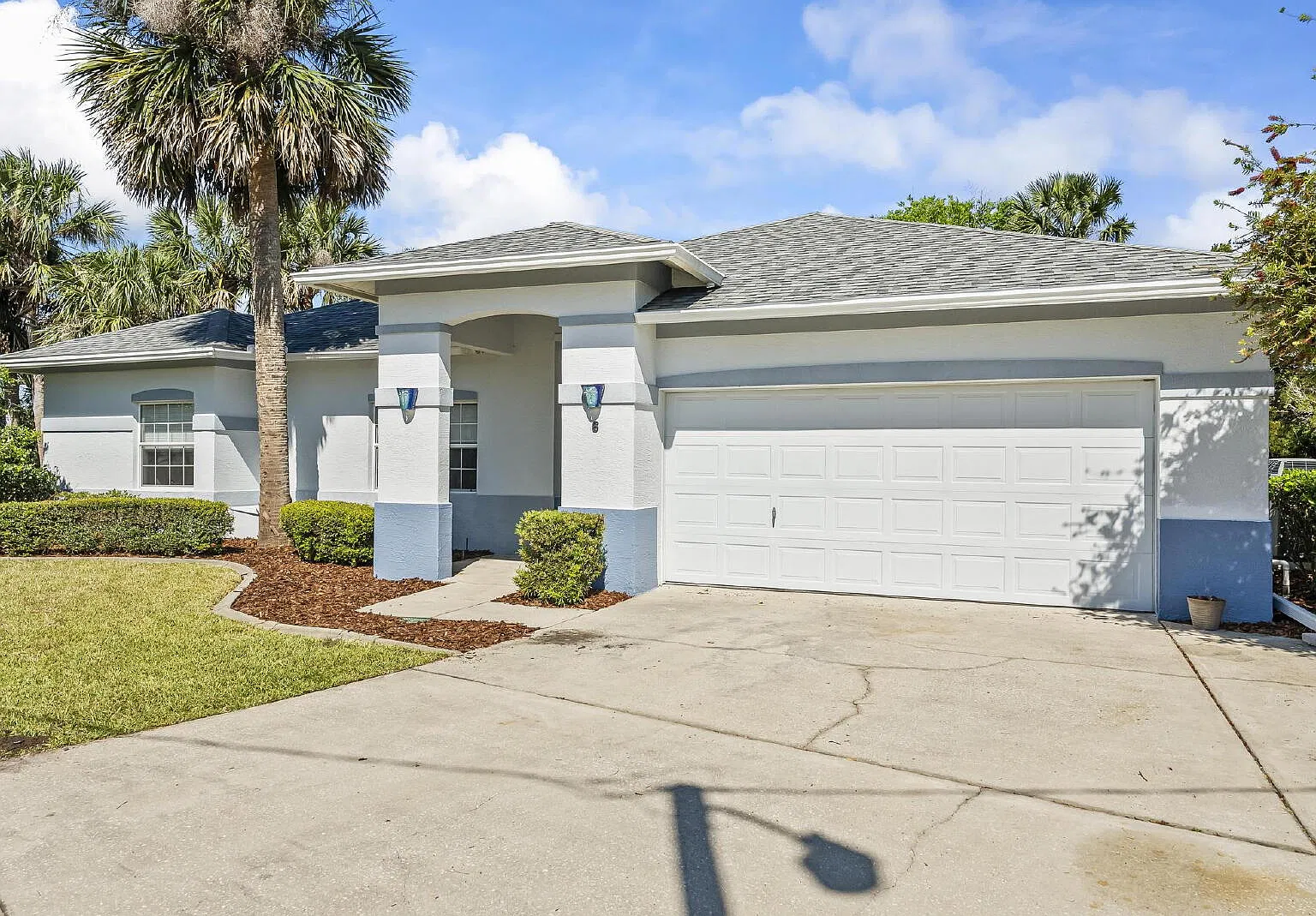 4 bed, 2.0 bath, 2271 sqft, $2,295 — Photo 1