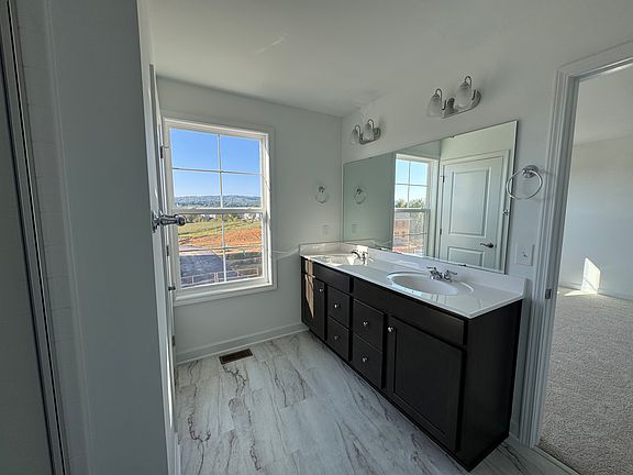 4th image of 1099 Balsam Ln
