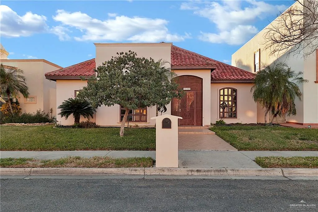3 bed, 2.5 bath, 2155 sqft, $2,300 — Photo 1