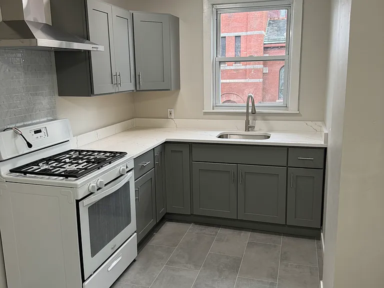 38 6th St #38B — Photo 7