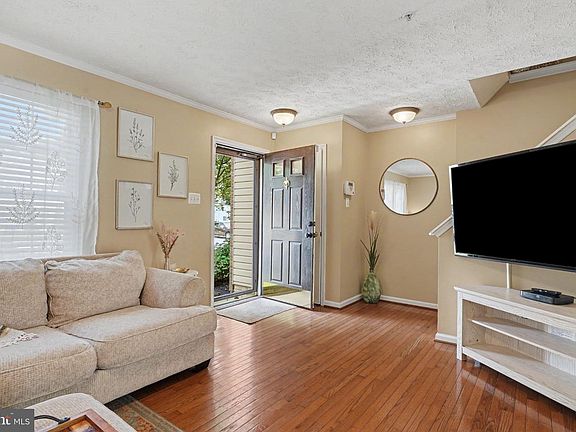 4th image of 105 Paden Ct