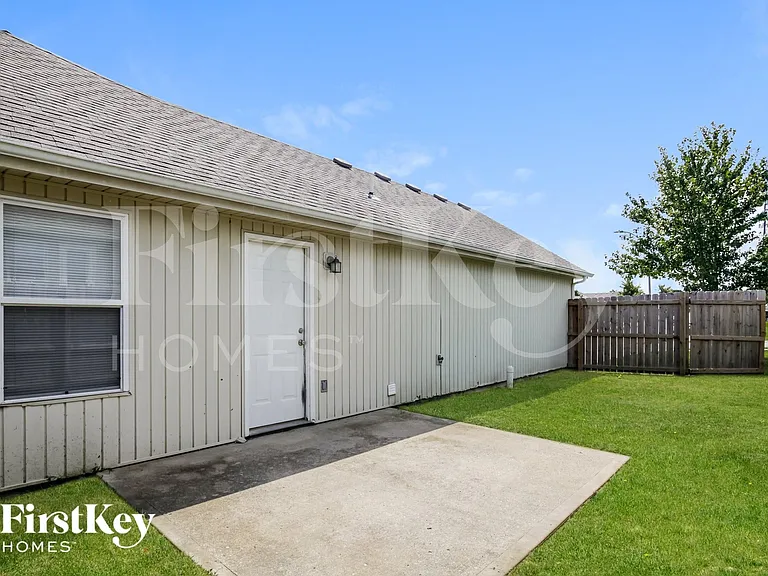 1521 Champion Dr — Photo 15