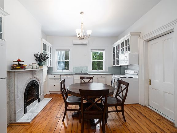 2nd image of 18 Elizabeth St