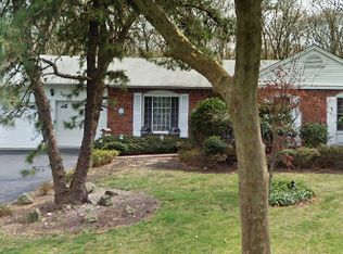 24 Salisbury Run, Mount Sinai, NY 11766