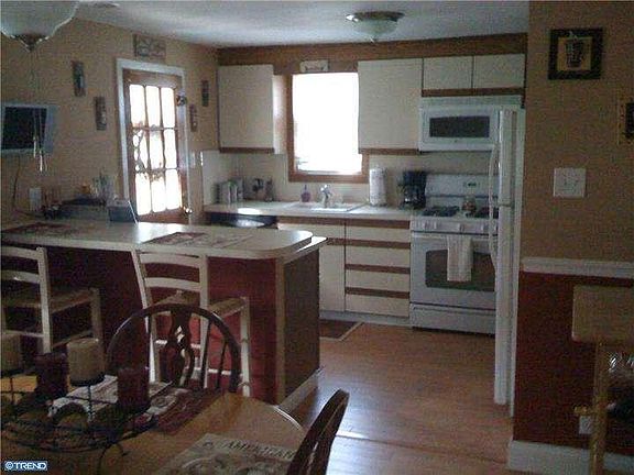 4th image of 118 Belmont Ave