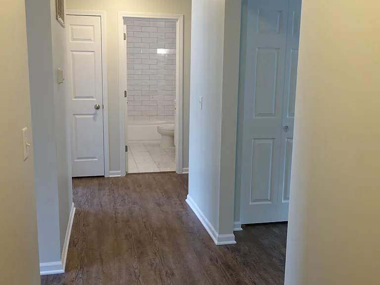 358 College St #C — Photo 2
