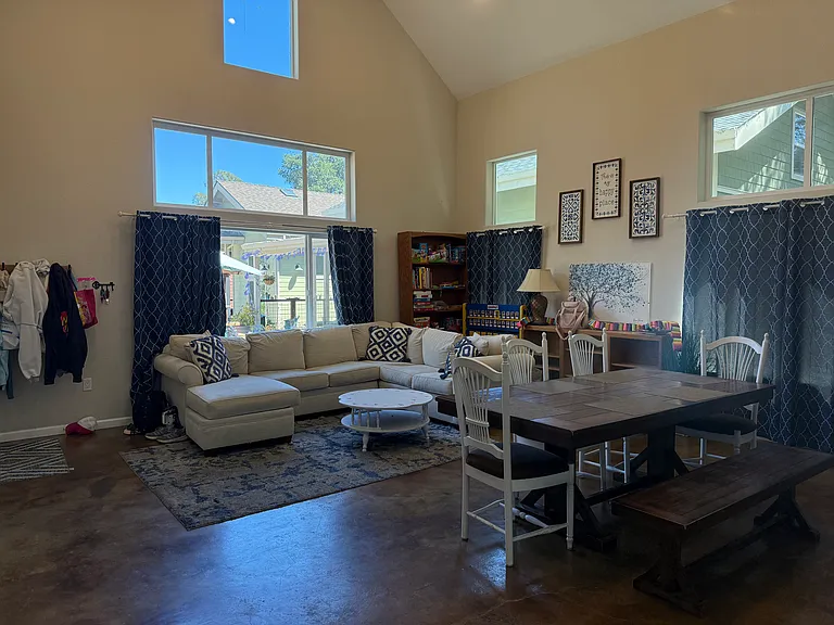 Living/Dining area next to the kitchen. Open plan.