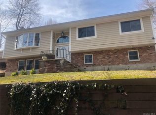640 Blauvelt Rd, Pearl River, NY 10965