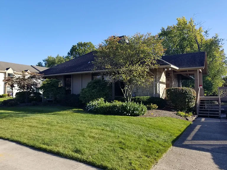89 Stornoway Dr W — Photo 3