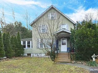 340 South Dr, Paramus, NJ 07652