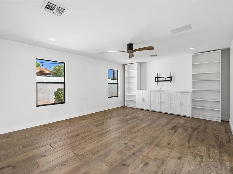 301 E Royal Palm Rd — Photo 13