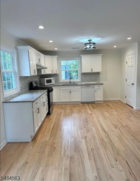1st image of 406 Robins St Floor 2
