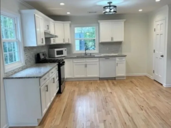 406 Robins St Floor 2, Roselle, NJ 07203