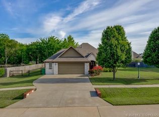 1121 W Dogwood St, Skiatook, OK 74070