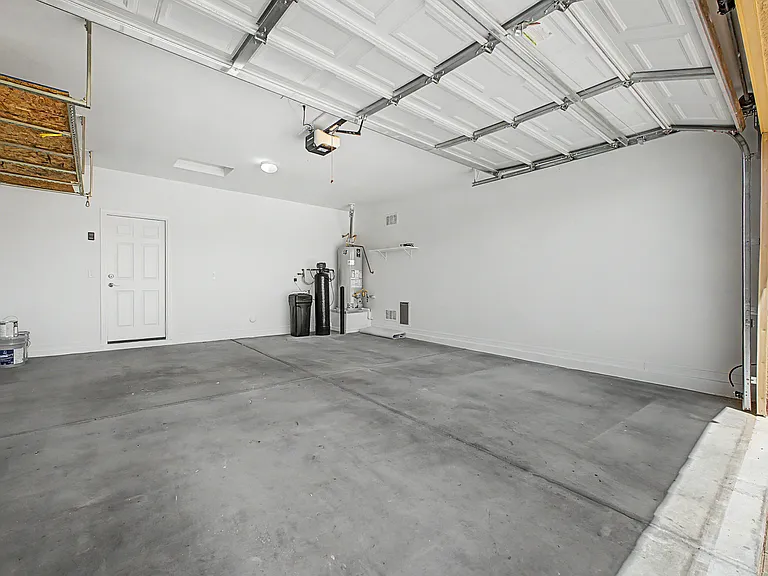 1360 W Joshua Tree Ave — Photo 28