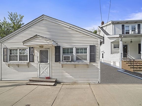 3rd image of 209 Centre St #213