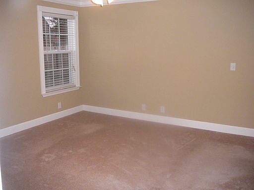 4th image of 1910 Shafer Dr