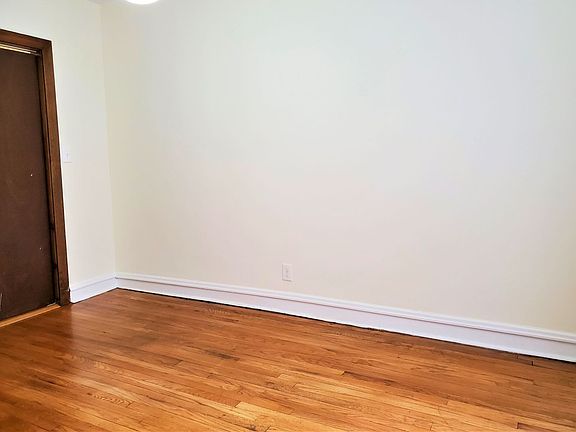 5th image of 1066 W Cornelia Ave #3